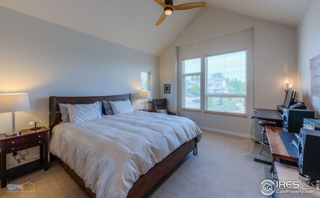 Building Photo - Discover this 3-bedroom, 2.5-bath townhome in Louisville!
