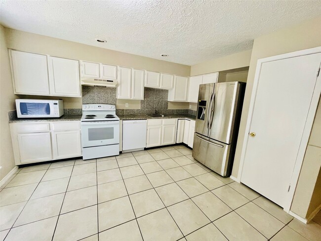 Building Photo - 19319 Lazy Valley Dr