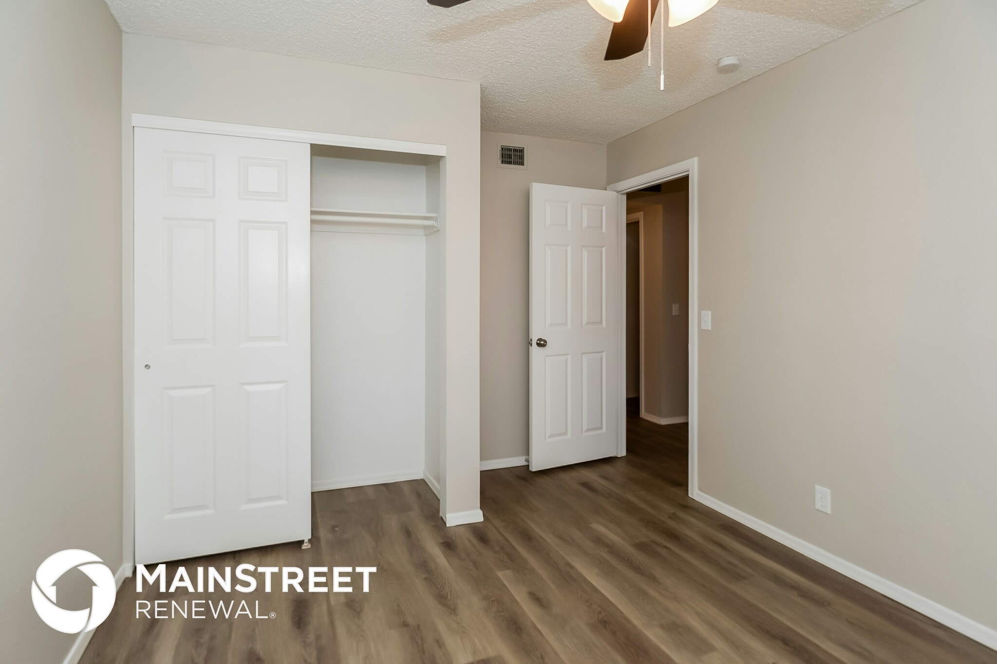 Building Photo - 921 S Val Vista Dr