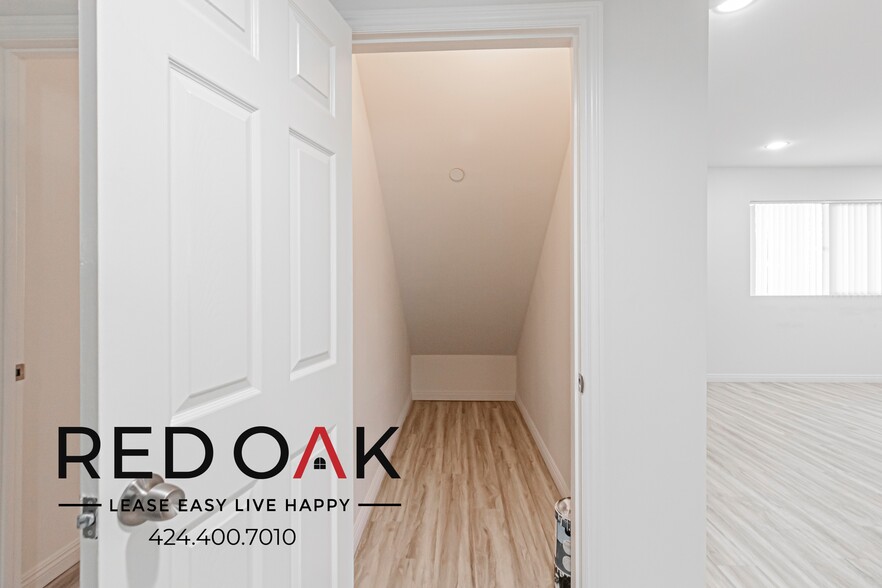 Building Photo - 6829 Simpson Ave