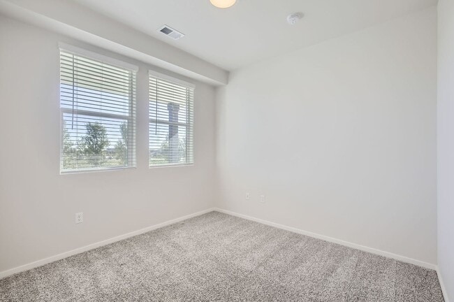 Building Photo - 2060 Autumn Moon Dr