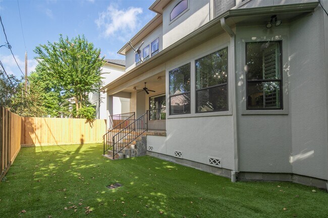 Building Photo - 4321 Jim West St