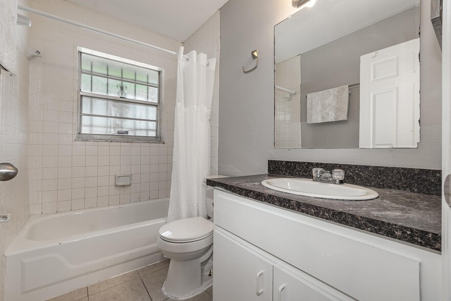 Building Photo - 501 W Herriot Ave