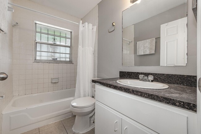Building Photo - 501 W Herriot Ave