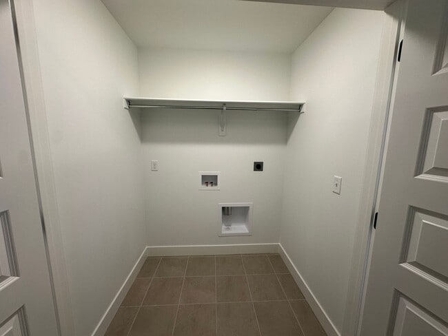 Building Photo - 5260 Acacia Dr