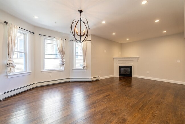 Building Photo - 465 Ashmont St