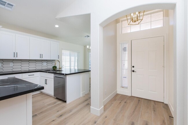 Building Photo - 23554 N 73rd Pl