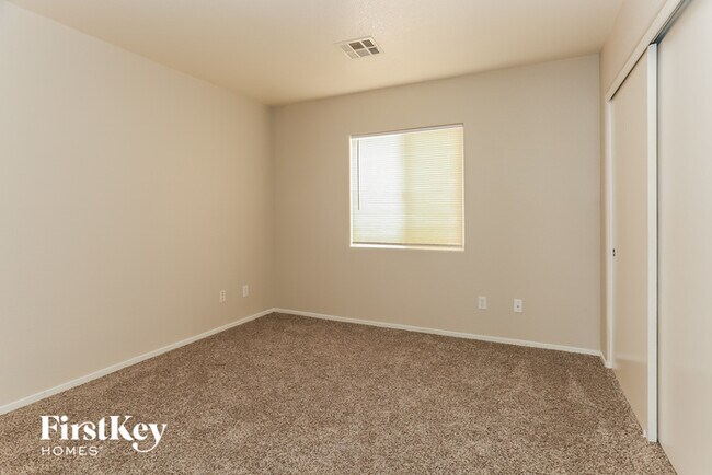 Building Photo - 5260 Paradise Valley Ave