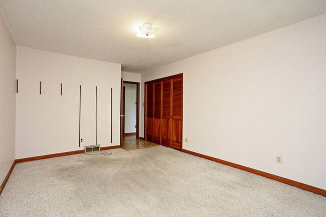 Building Photo - 554 Cox Ln