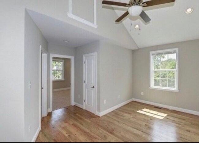 Loft - 5108 Bass Pl SE