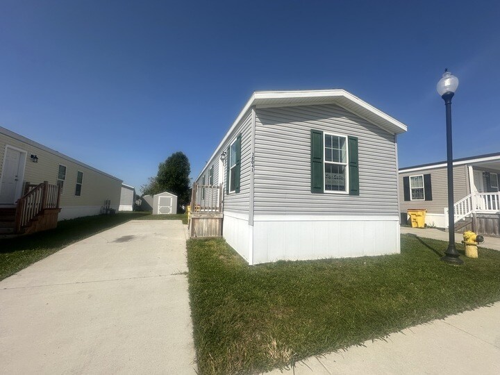 Building Photo - 38041 Chilver Ave