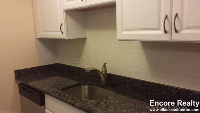 Building Photo - 276 Chestnut Hill Ave