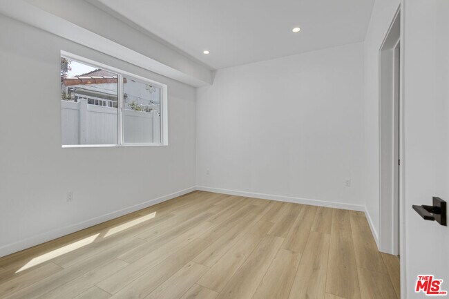 Building Photo - 10828 Hesby St