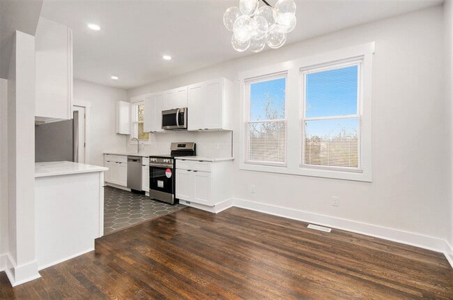 Building Photo - Lower Unit - Newly Constructed - 2 bed/2 b...
