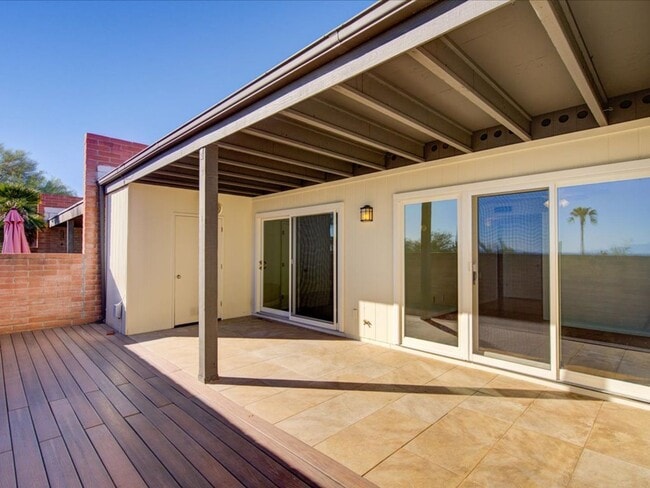 Building Photo - 5526 N Arroyo Grande Dr