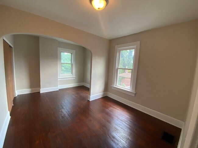 Building Photo - 638 S Pearl St