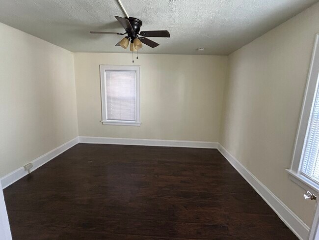 Building Photo - 1802 Lawn Ave