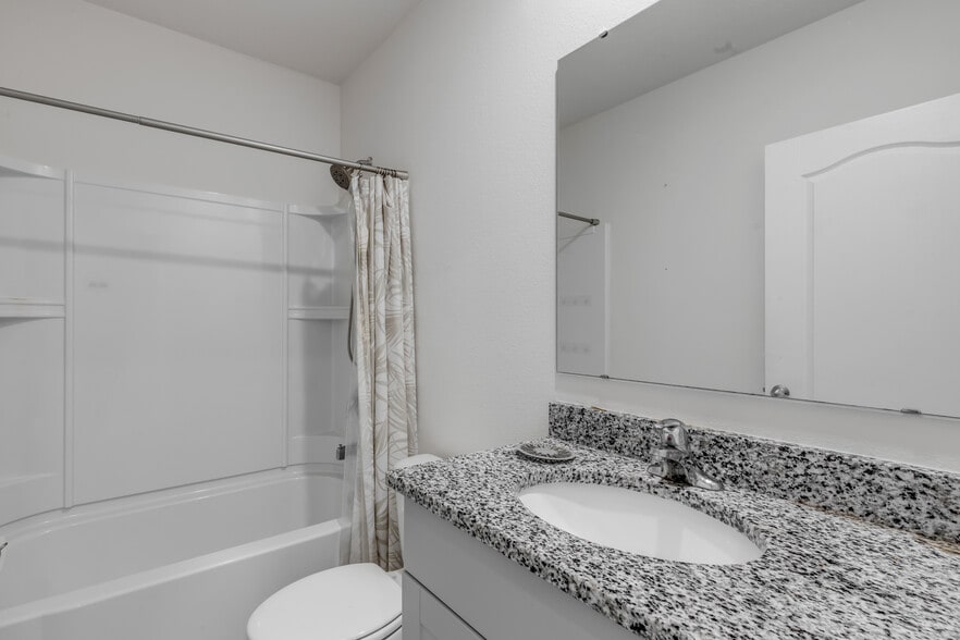 Building Photo - 2724 Silver Canoe Dr