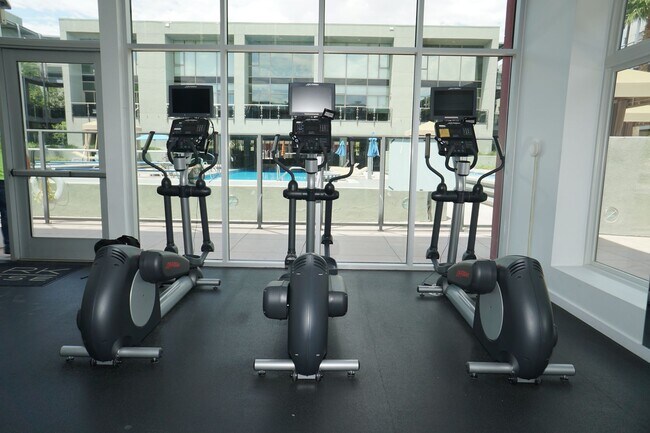 Building Photo - Exceptional Two Level 3 bedroom Condo in upscale Luxe Lofts