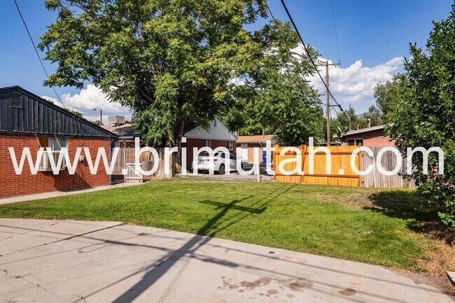 Building Photo - 410 Welby Ave S
