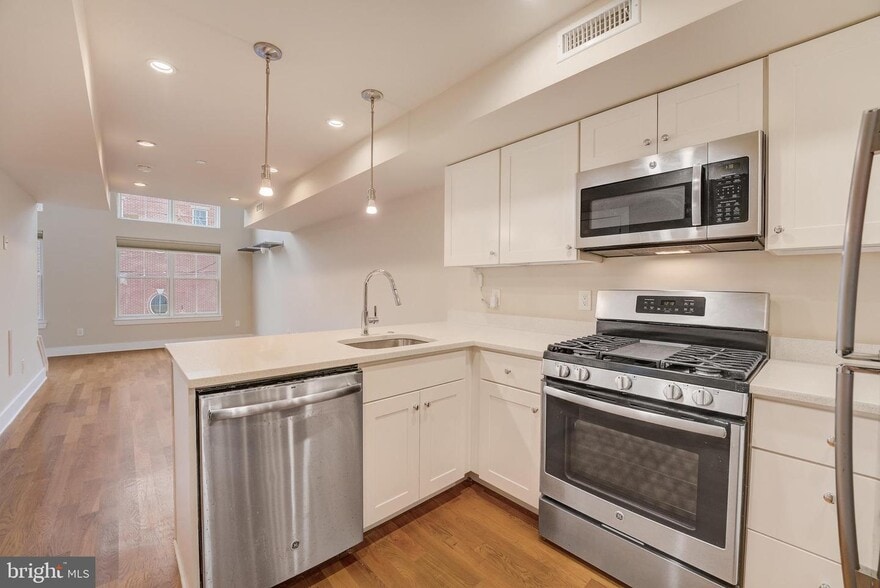 Building Photo - 1821 Carpenter St