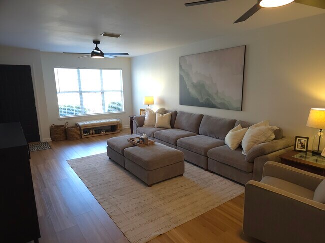 Building Photo - 1000 Mallery St Ext