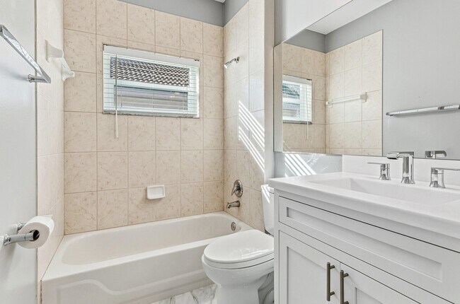 Building Photo - 12403 Cascades Pointe Dr