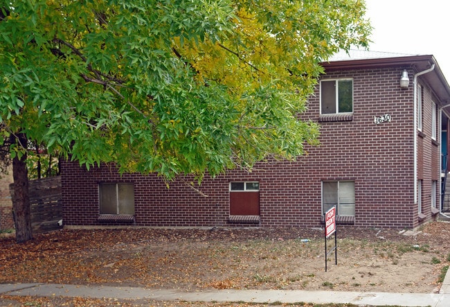 Building Photo - 1630 Clinton St