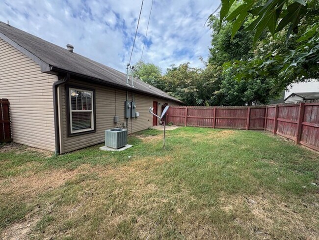 Building Photo - 2711 Ridgecrest Rd