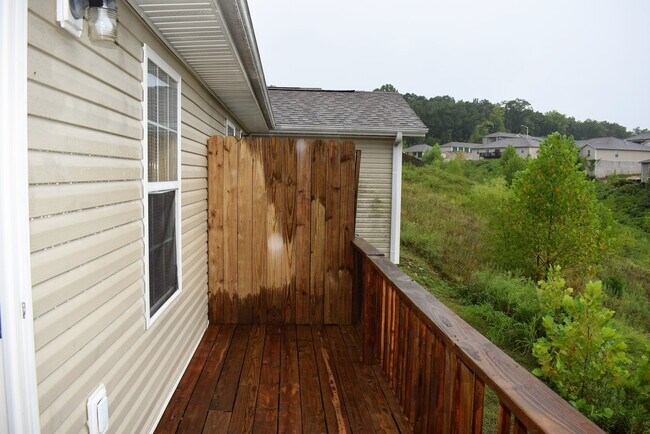 Building Photo - 3 bedroom 2 Bathroom Duplex in Hunters Ridge