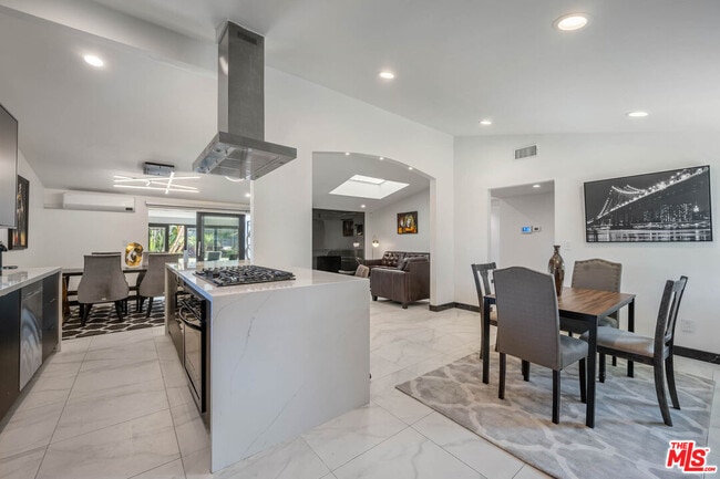 Building Photo - 20412 Oxnard St