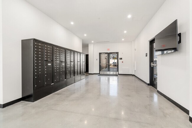 Building Photo - 600 Broadway