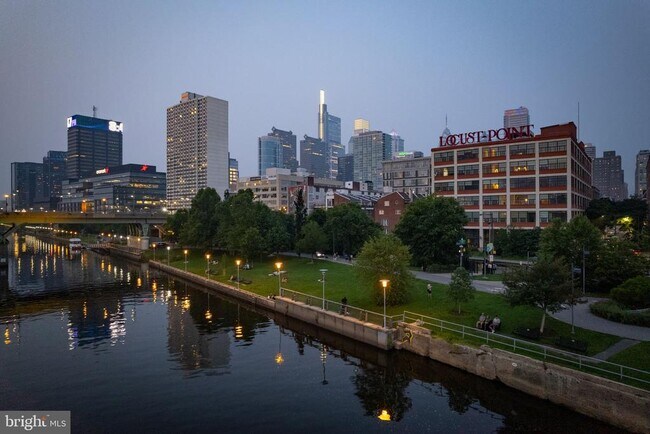 Building Photo - 2429 Locust St