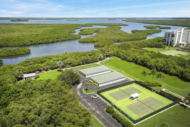 Building Photo - 5049 N Hwy A1A