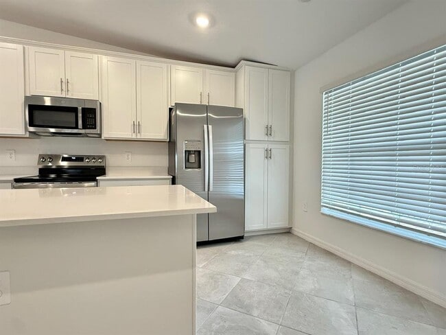 Building Photo - 14261 Heritage Landing Blvd