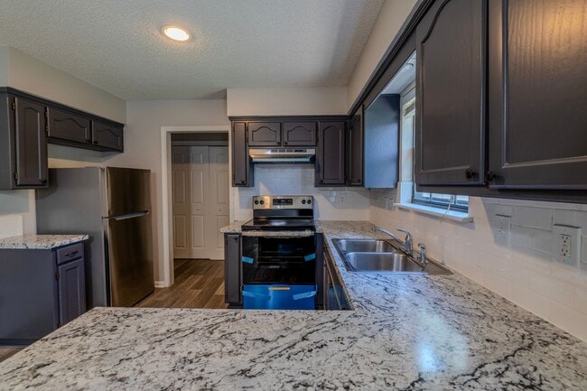 Building Photo - 6811 W 149th Terrace