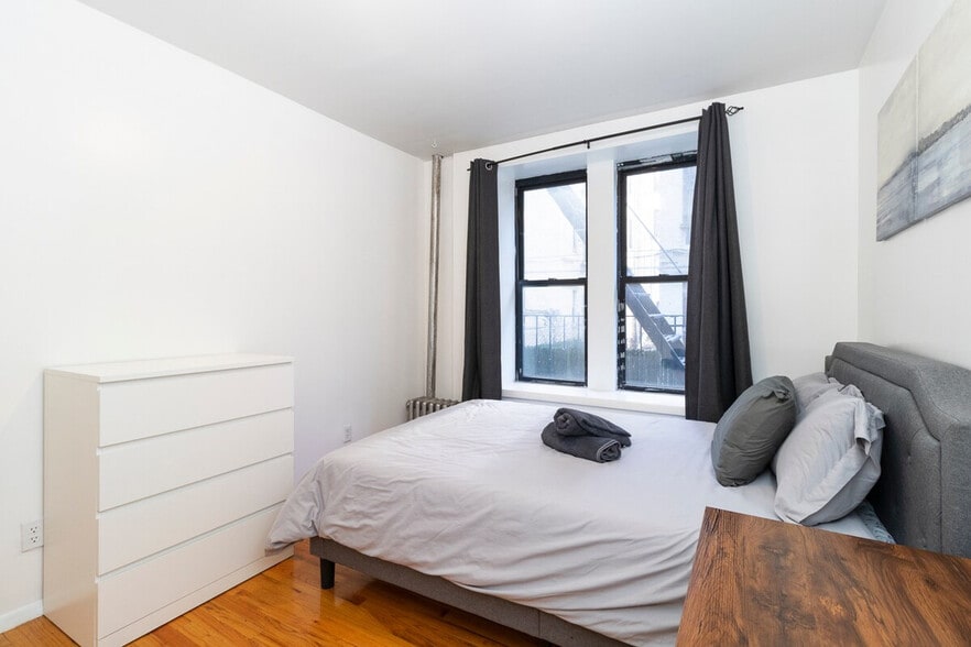 Building Photo - 215 B E 95th St