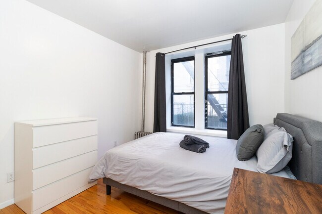 Building Photo - 215 B E 95th St