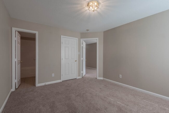Building Photo - 10203 Azalea Village Dr