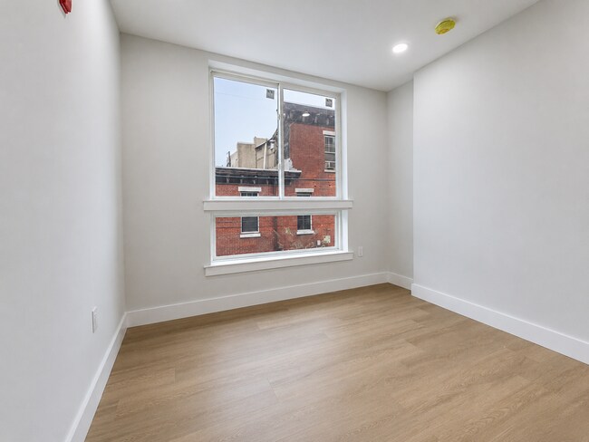 Building Photo - 122 E Cumberland St