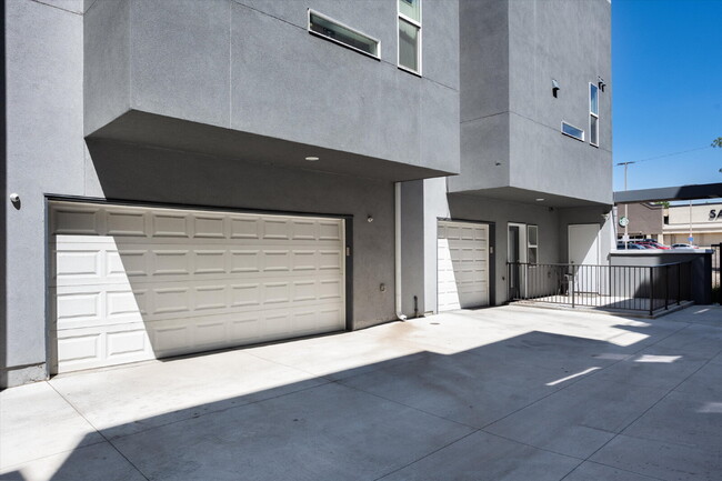 Building Photo - 2922 W 26th Ave