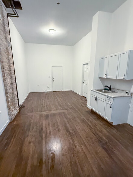 Building Photo - 8714 S Commercial Ave