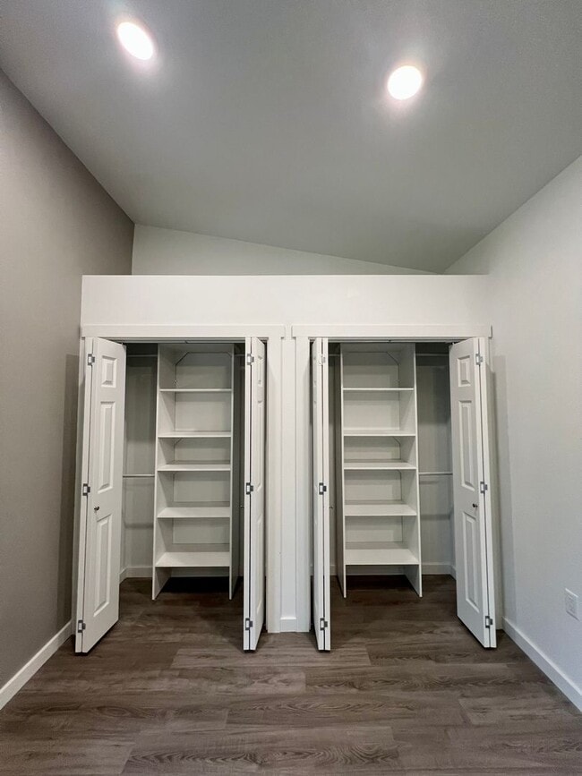 Building Photo - 3 Bedroom home for rent / Water holding ta...