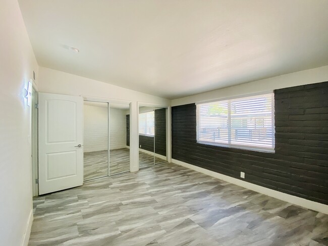 Building Photo - $600 OFF Move In Special ! Spacious Design...