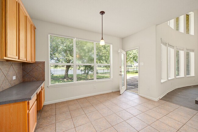 Building Photo - 7711 Summer Shore Dr