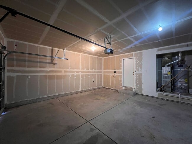 Building Photo - Cute Home in Donner Trail Estates.