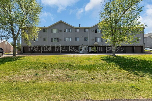 Building Photo - 133 Cedar Ct E