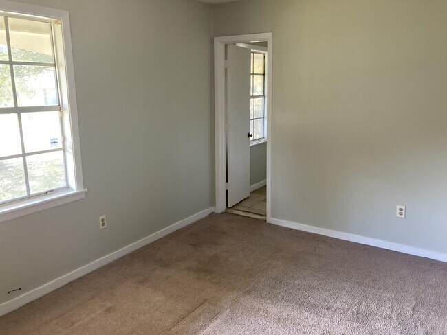 Building Photo - 1318 Plantation Blvd