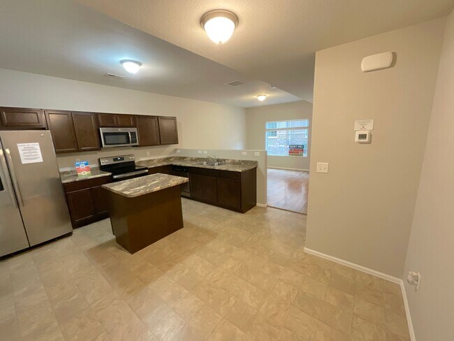 Building Photo - 3 Bedroom Townhome Available Near Barnes Rd & Peterson Rd!