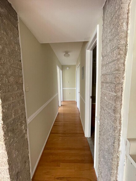 Hallway - 4360 Ivymount Ct